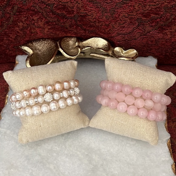 $105 NEW Sundance Freshwater Pearl & Rose Quartz Stretch Bracelets ~ Set of 4 🌺 - Picture 2 of 4